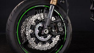 Illustration for article titled How to use your motorcycle's brakes